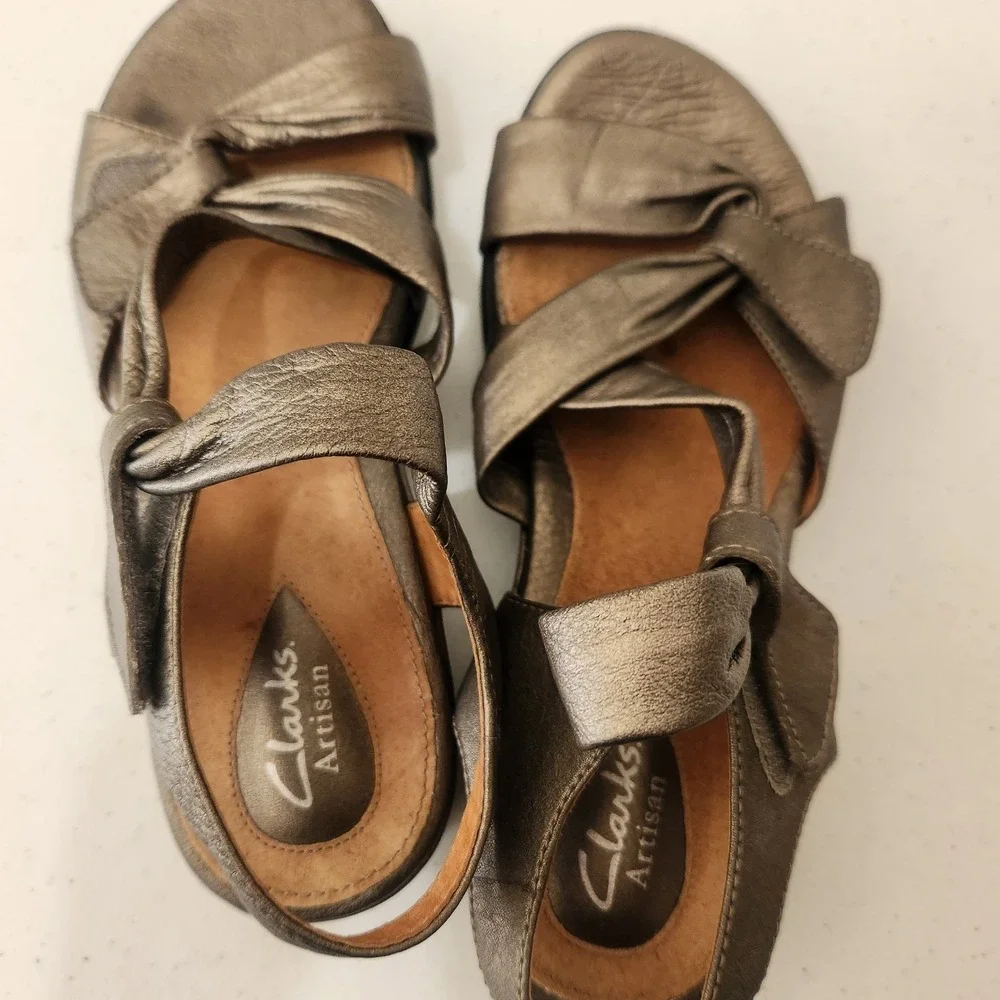 Clarks Artisan Lucena Women's Metallic Bronze Leather Knot Sandals 7W